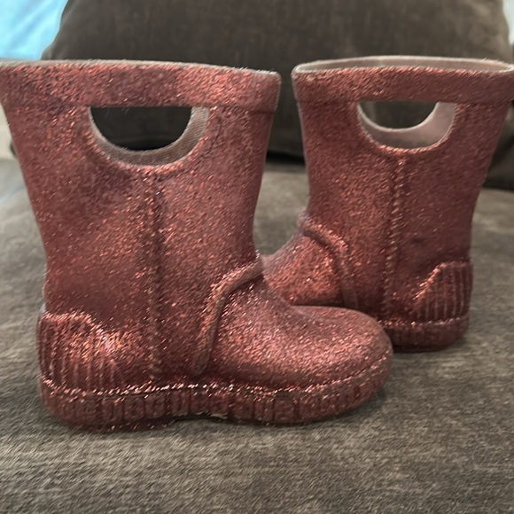 Size 6 Ugg Toddler Drizlita Rain Boots - Picture 4 of 8